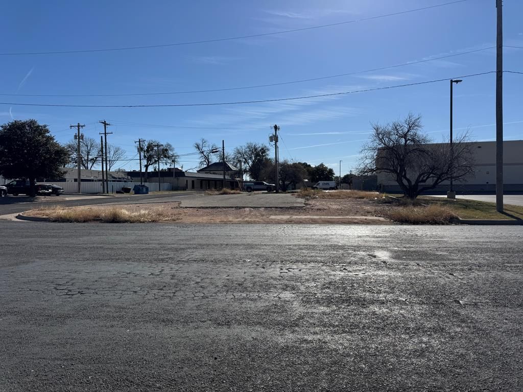 Image 6 of property listing at 325 W 1st St # 2, San Angelo, TX 76903