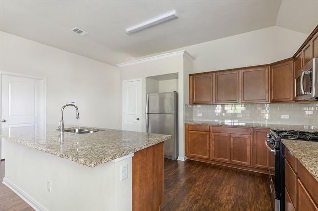 116 Meadow Lake Drive, Navasota, TX 77868