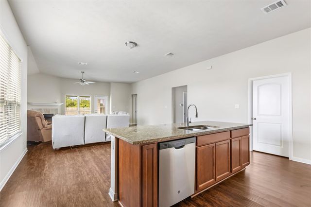 116 Meadow Lake Drive, Navasota, TX 77868