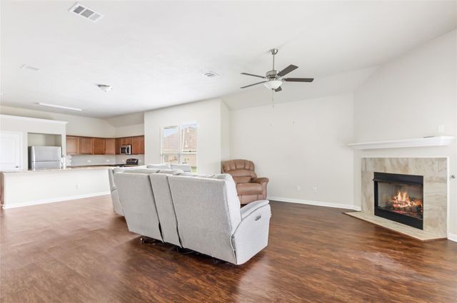 116 Meadow Lake Drive, Navasota, TX 77868