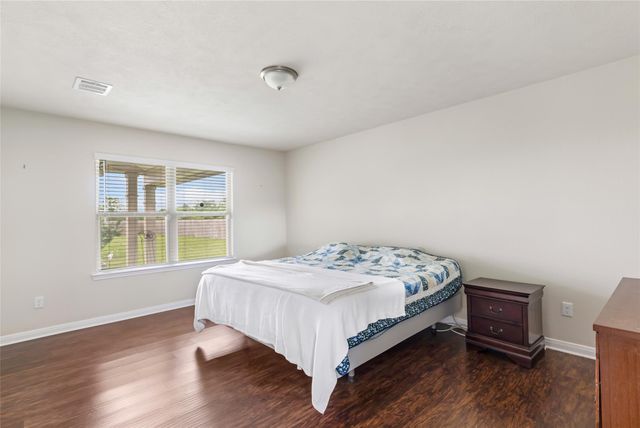 116 Meadow Lake Drive, Navasota, TX 77868