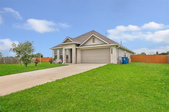 116 Meadow Lake Drive, Navasota, TX 77868