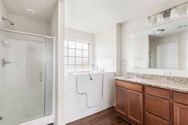 116 Meadow Lake Drive, Navasota, TX 77868