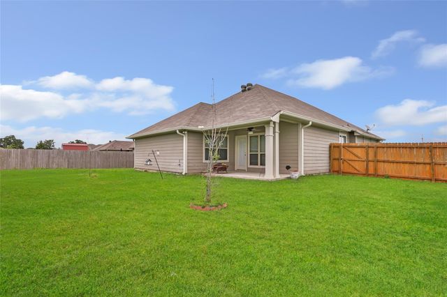 116 Meadow Lake Drive, Navasota, TX 77868