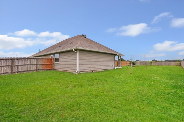 116 Meadow Lake Drive, Navasota, TX 77868