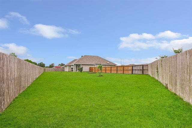116 Meadow Lake Drive, Navasota, TX 77868