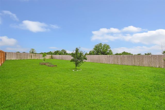 116 Meadow Lake Drive, Navasota, TX 77868