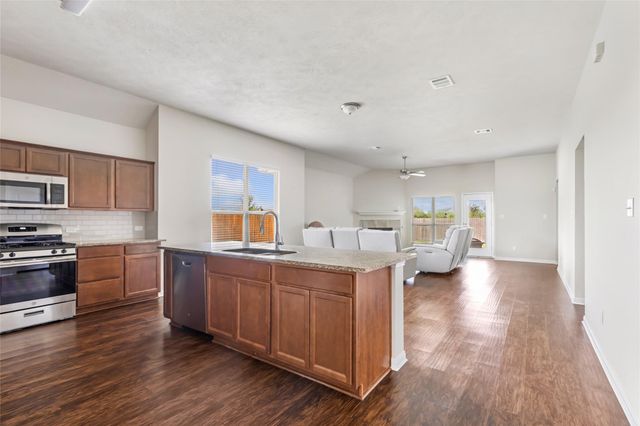 116 Meadow Lake Drive, Navasota, TX 77868