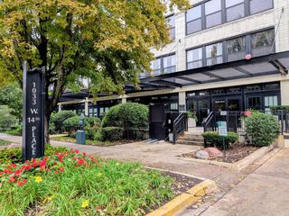 1033 W 14th Place 211, Chicago, IL 60608