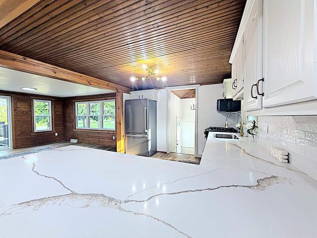 N6515 LAURMAR LANE, Oneida, WI 54155