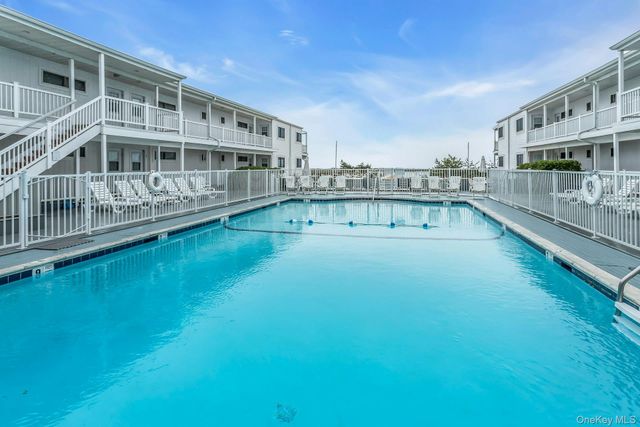 281 Dune Road 18a, Westhampton Beach, NY 11978