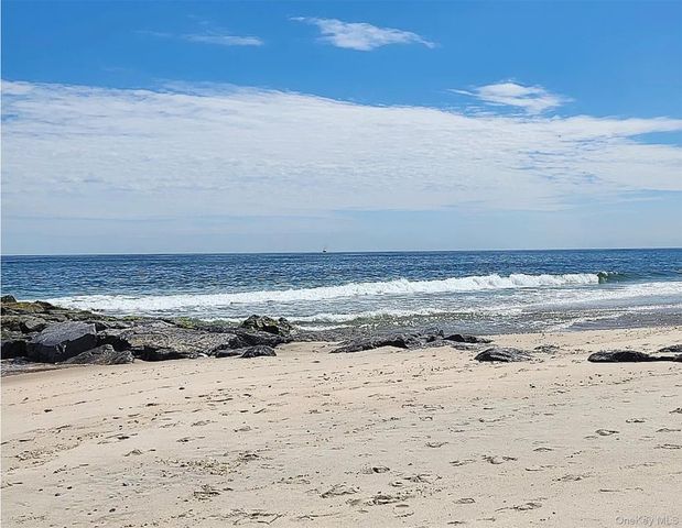 281 Dune Road 18a, Westhampton Beach, NY 11978