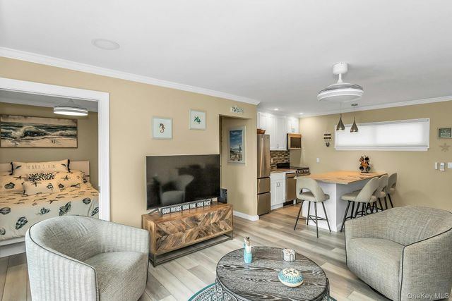 281 Dune Road 18a, Westhampton Beach, NY 11978