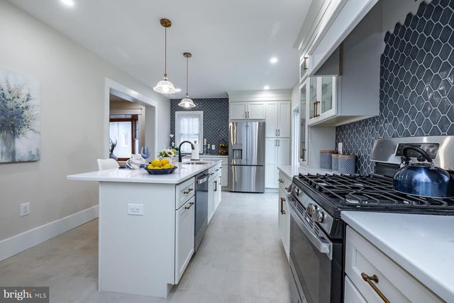 245 E KNIGHT AVE, Collingswood, NJ 08108