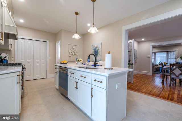 245 E KNIGHT AVE, Collingswood, NJ 08108