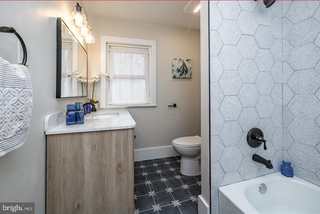 245 E KNIGHT AVE, Collingswood, NJ 08108