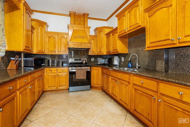 28345 Gardner Field Road, Taft, CA 93268