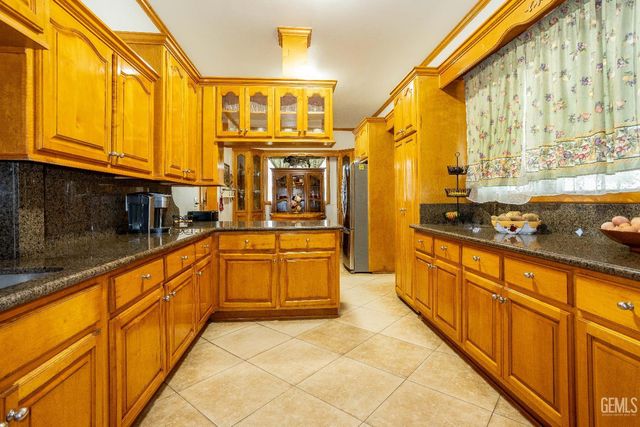 28345 Gardner Field Road, Taft, CA 93268