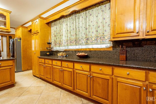 28345 Gardner Field Road, Taft, CA 93268