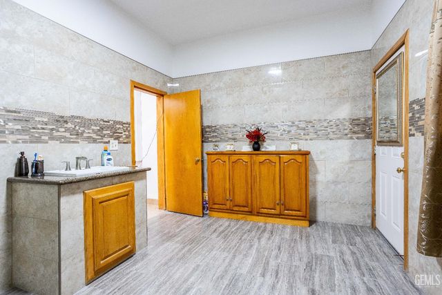 28345 Gardner Field Road, Taft, CA 93268