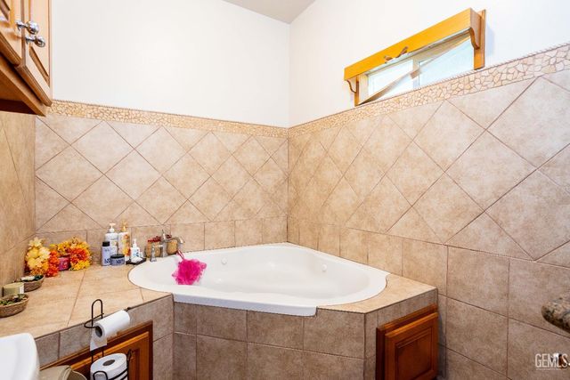 28345 Gardner Field Road, Taft, CA 93268