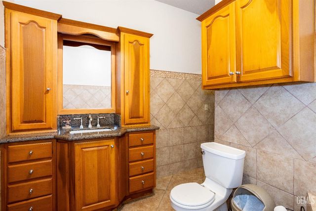 28345 Gardner Field Road, Taft, CA 93268