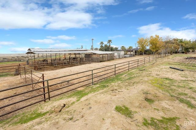 28345 Gardner Field Road, Taft, CA 93268