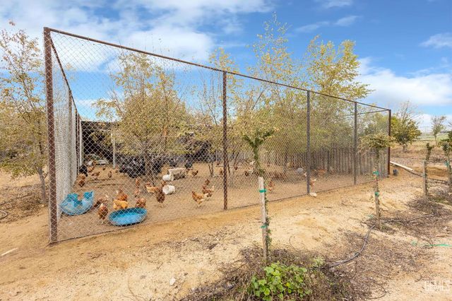 28345 Gardner Field Road, Taft, CA 93268