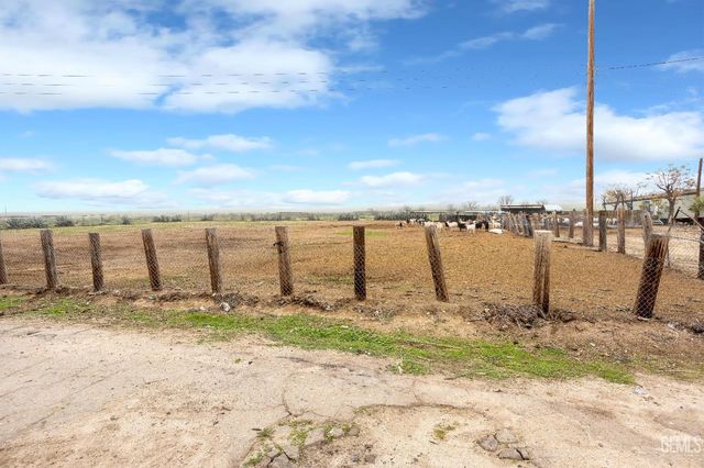 28345 Gardner Field Road, Taft, CA 93268