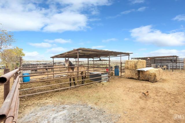 28345 Gardner Field Road, Taft, CA 93268