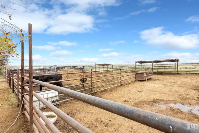 28345 Gardner Field Road, Taft, CA 93268