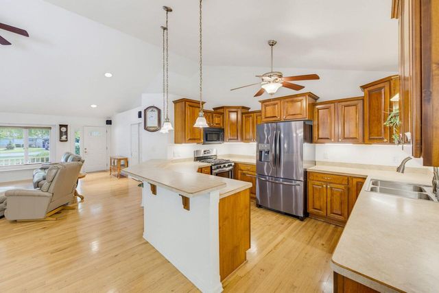 W152S7689 Mystic DRIVE, Muskego, WI 53150
