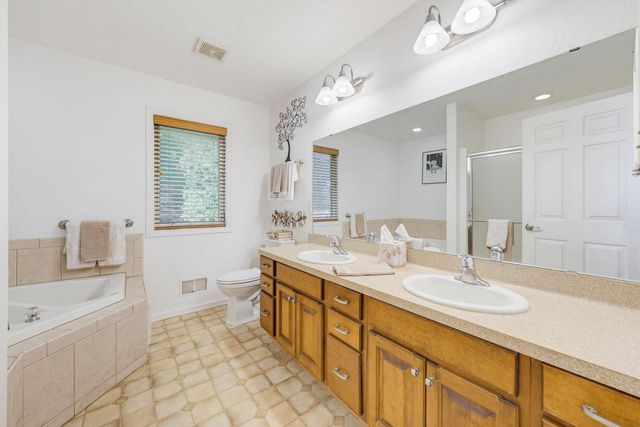 W152S7689 Mystic DRIVE, Muskego, WI 53150