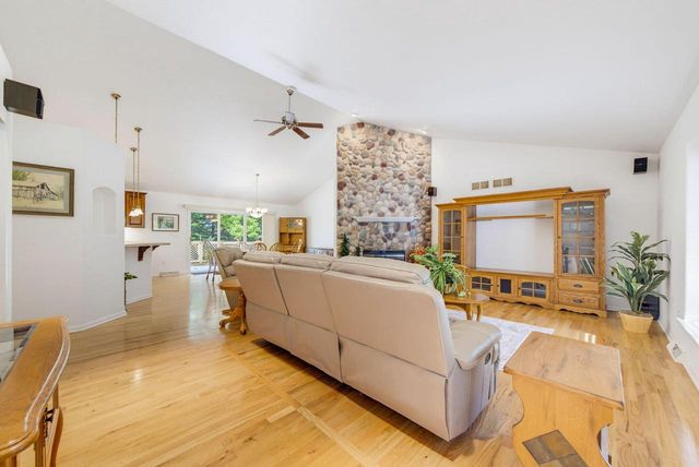 W152S7689 Mystic DRIVE, Muskego, WI 53150