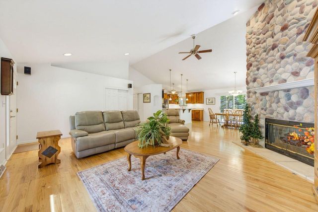 W152S7689 Mystic DRIVE, Muskego, WI 53150