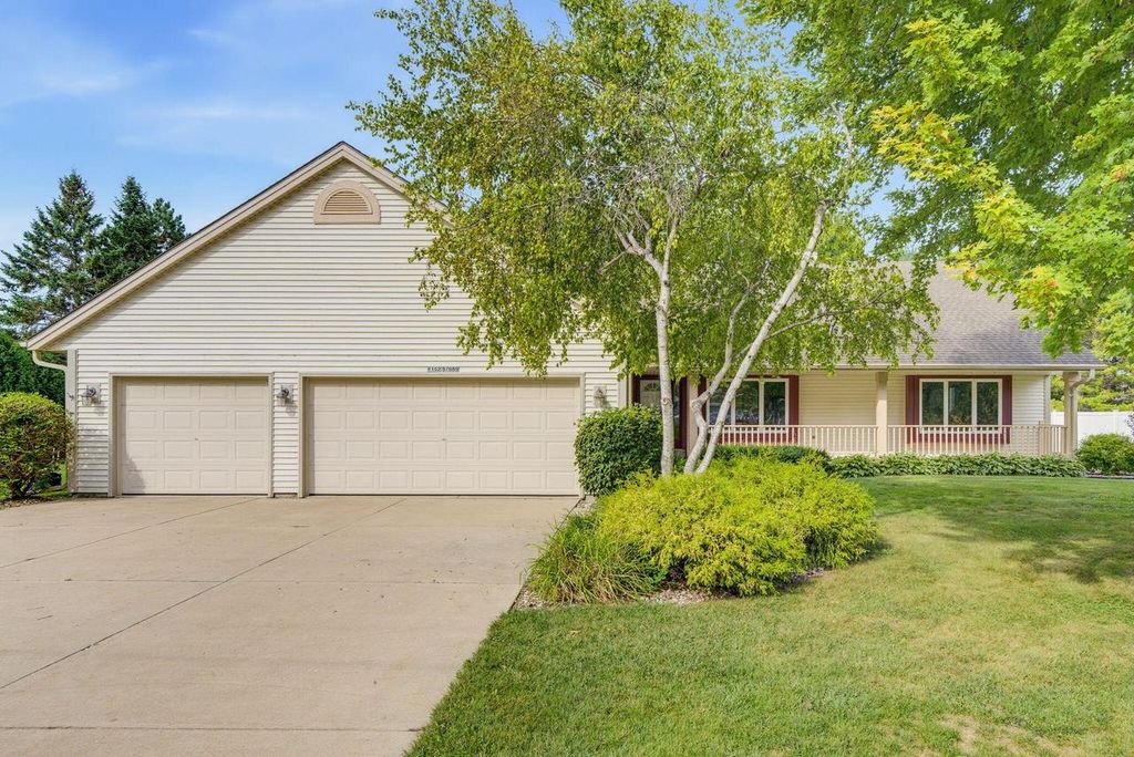 W152S7689 Mystic DRIVE, Muskego, WI 53150