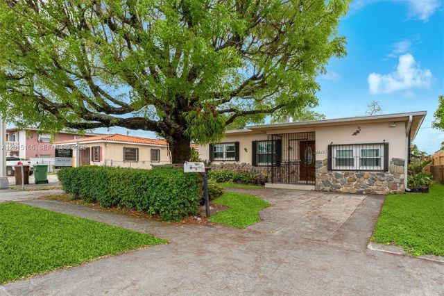 2674 W 8th Ct, Hialeah, FL 33010