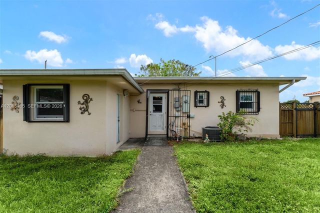 2674 W 8th Ct, Hialeah, FL 33010