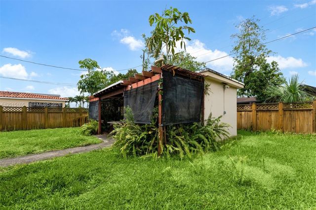 2674 W 8th Ct, Hialeah, FL 33010