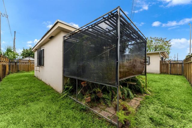 2674 W 8th Ct, Hialeah, FL 33010