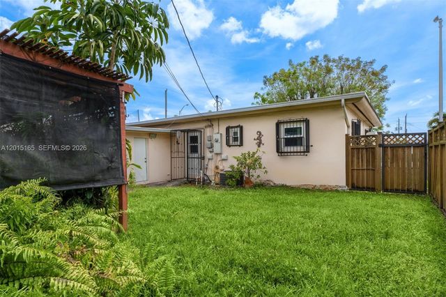 2674 W 8th Ct, Hialeah, FL 33010