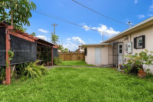2674 W 8th Ct, Hialeah, FL 33010