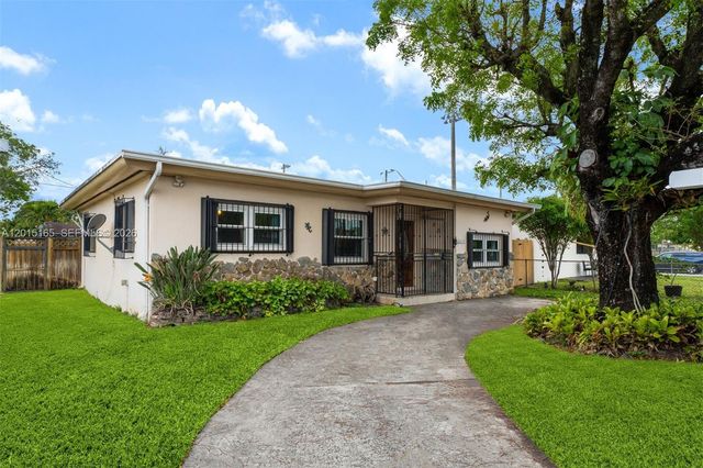 2674 W 8th Ct, Hialeah, FL 33010