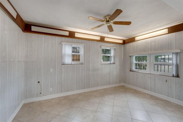 2674 W 8th Ct, Hialeah, FL 33010