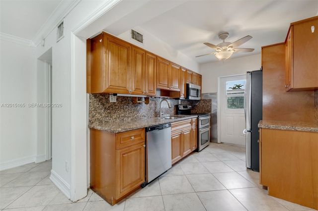 2674 W 8th Ct, Hialeah, FL 33010