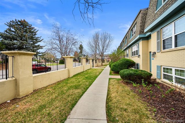 3480 S Akron Street 8, Denver, CO 80231