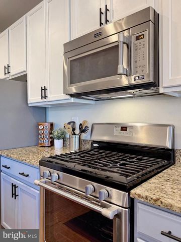 61 STEEPLECHASE DR, La Plata, MD 20646