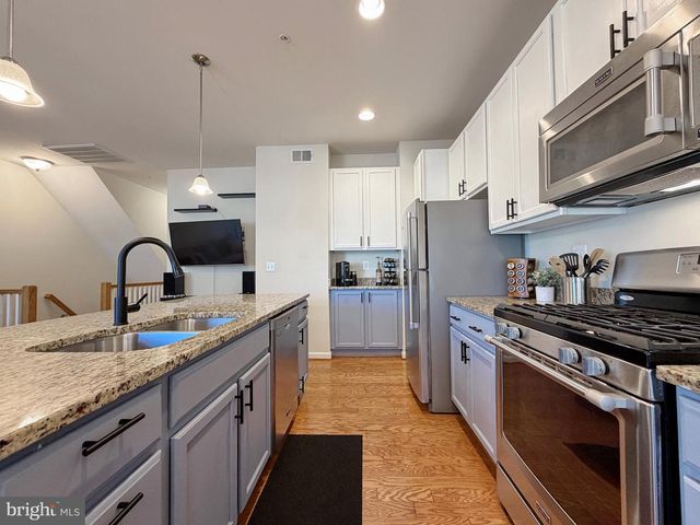 61 STEEPLECHASE DR, La Plata, MD 20646