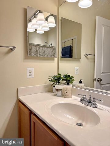 61 STEEPLECHASE DR, La Plata, MD 20646