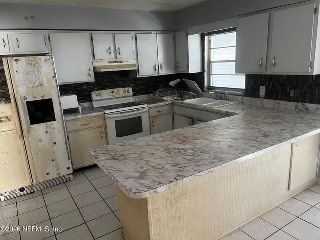 211 SATURN Lane N, Orange Park, FL 32073